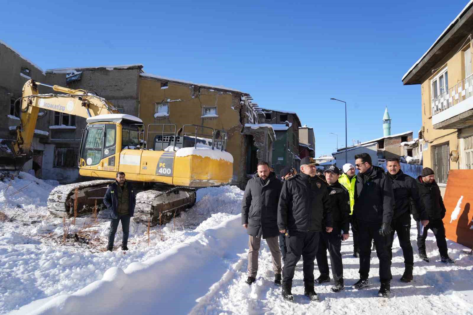 erzurumda metruk binalar yikiliyor 3 Wm8apUTM
