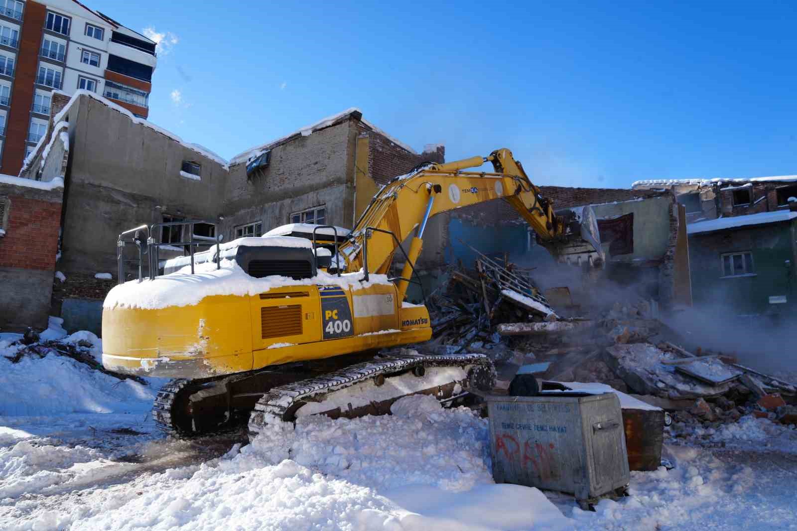 erzurumda metruk binalar yikiliyor 6