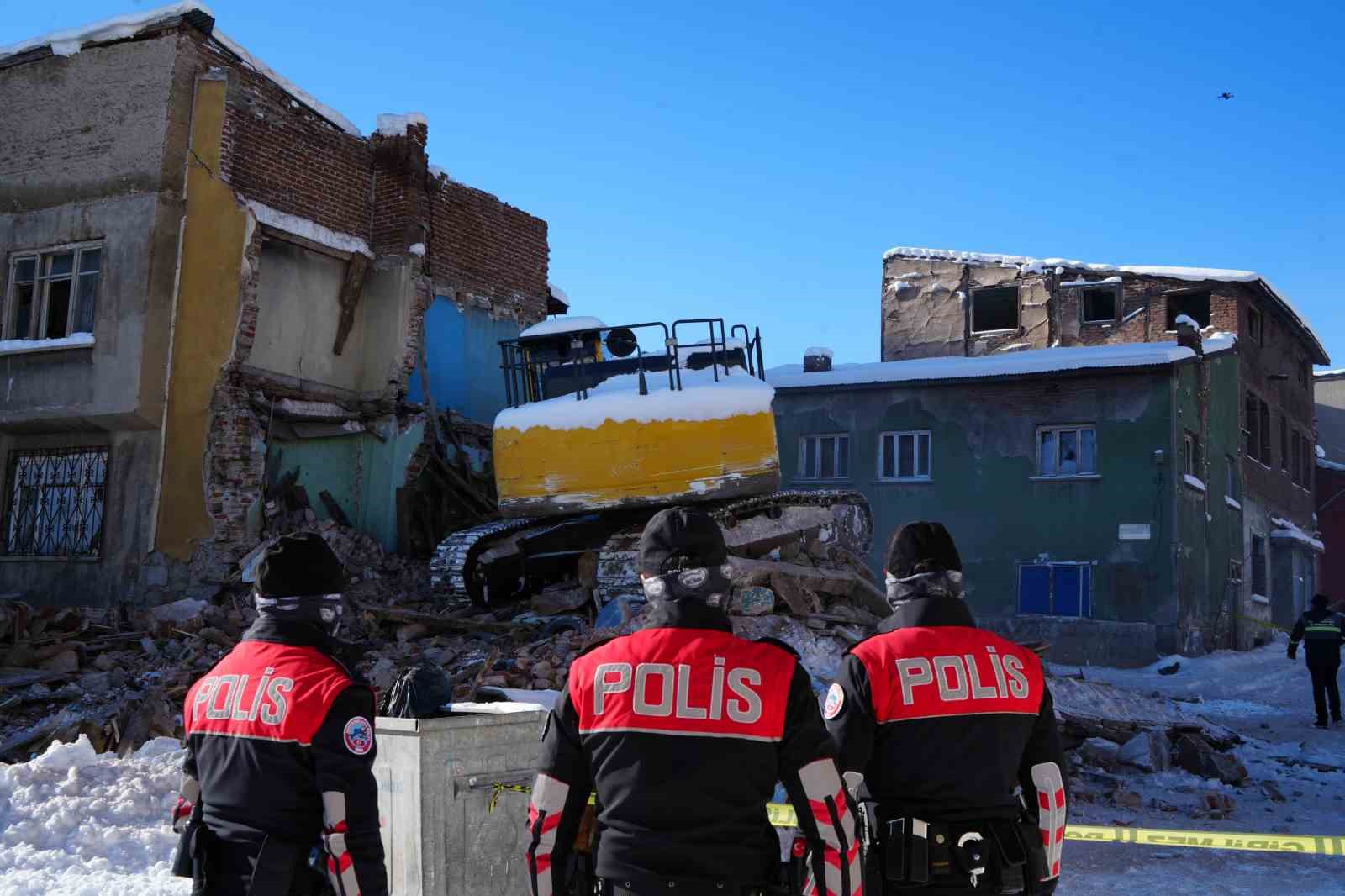 erzurumda metruk binalar yikiliyor 9 QWvPdjR5