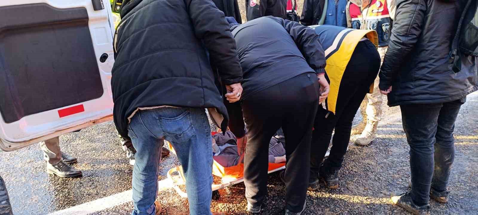 erzurumda ogretmenleri tasiyan servis minibusu devrildi 7 yarali 1 l5Eawgcq