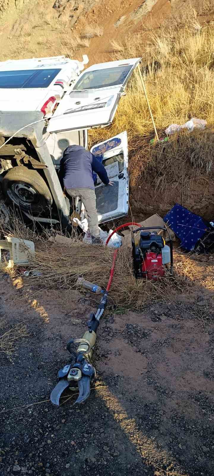 erzurumda ogretmenleri tasiyan servis minibusu devrildi 7 yarali 7 pj55u8By