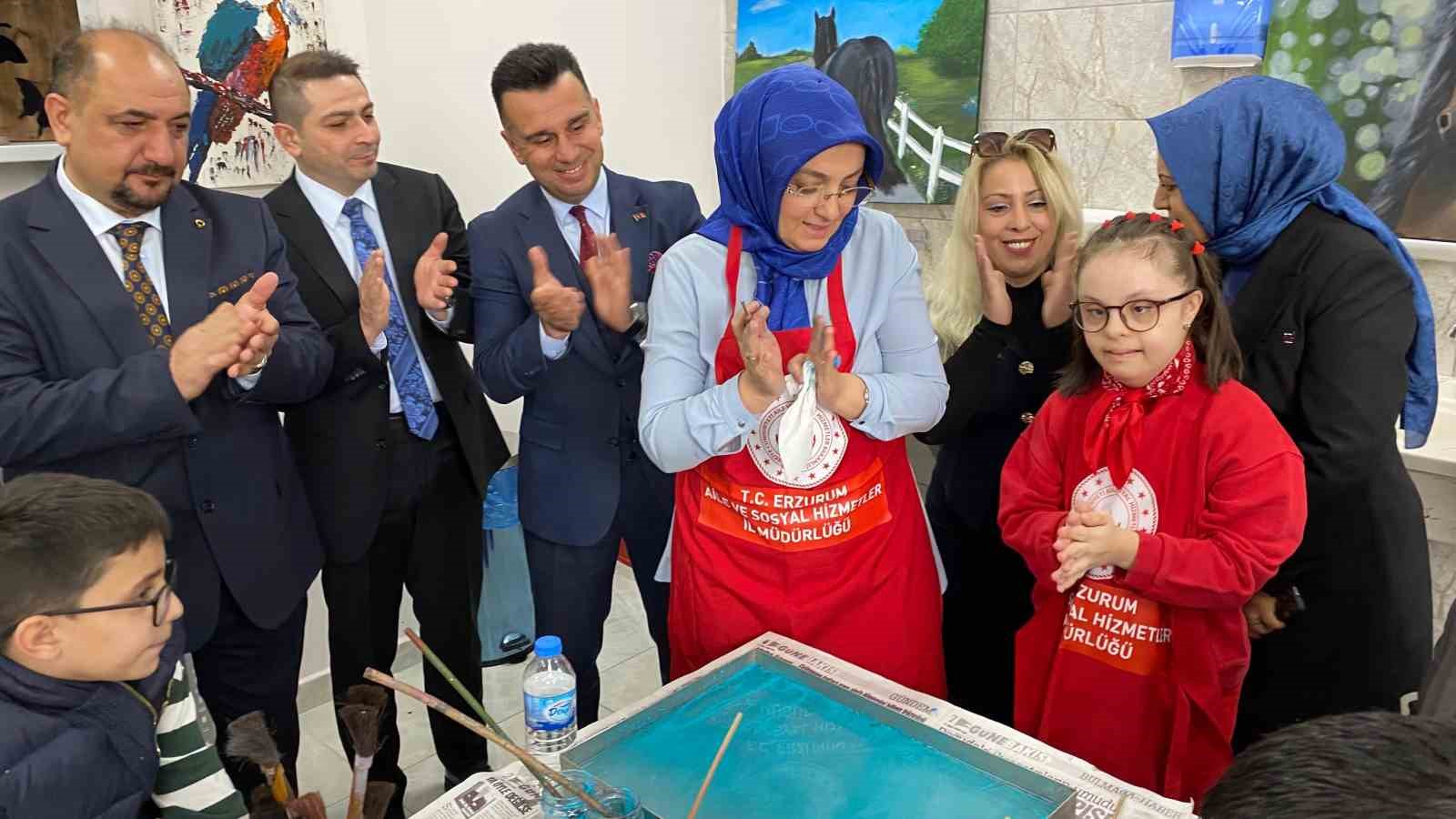 erzurumda otizm farkindaligi icin mavi balonlar gokyuzune birakildi 0