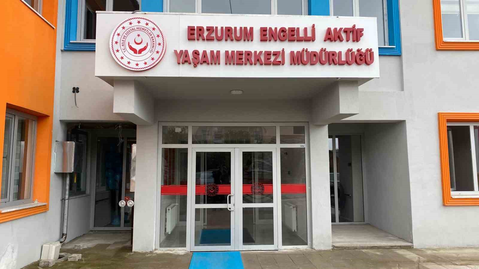 erzurumda otizm farkindaligi icin mavi balonlar gokyuzune birakildi 1 9er5rjZr