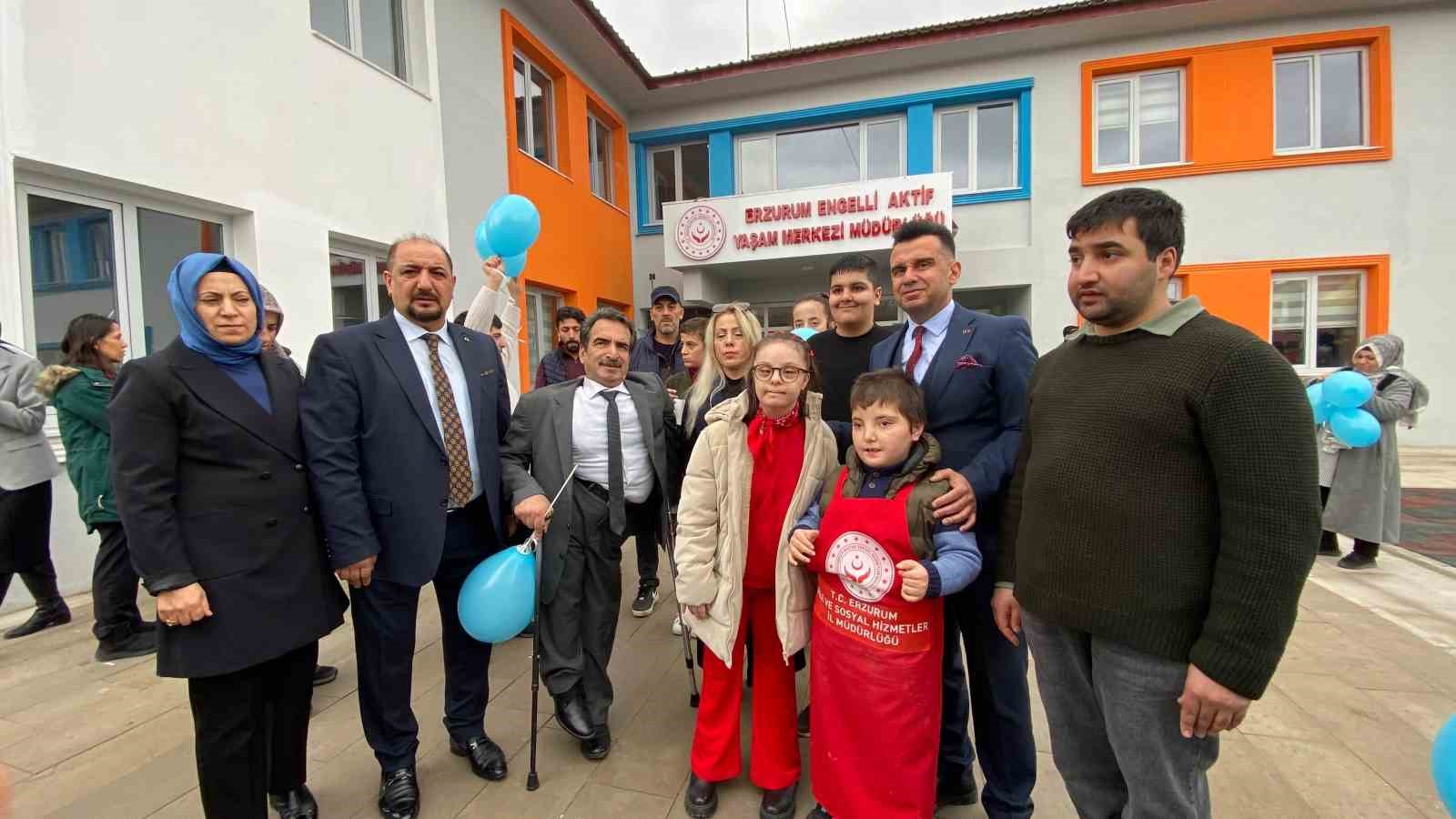 erzurumda otizm farkindaligi icin mavi balonlar gokyuzune birakildi 5 A63qmMbE