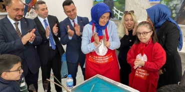 erzurumda-otizm-farkindaligi-icin-mavi-balonlar-gokyuzune-birakildi-jUlTLat5.jpg