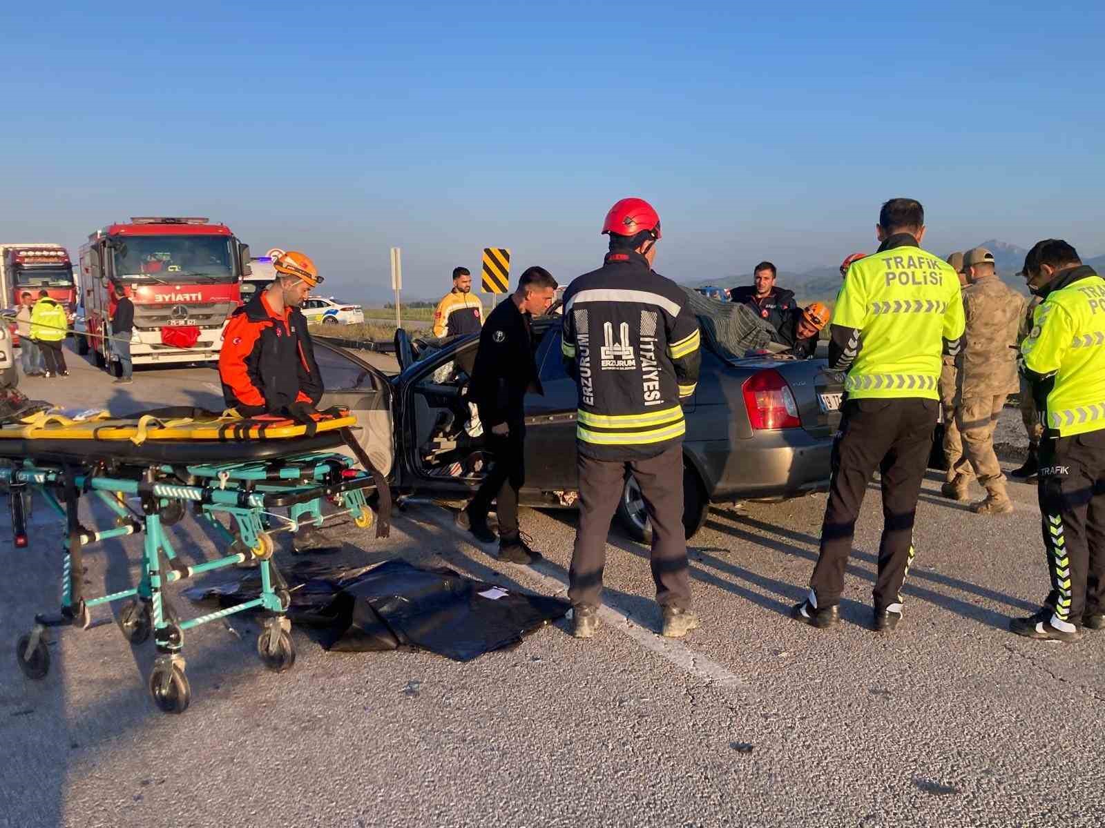 erzurumda otomobil kamyonete carpti 3 olu 3 yarali 0 UrI4hhKR