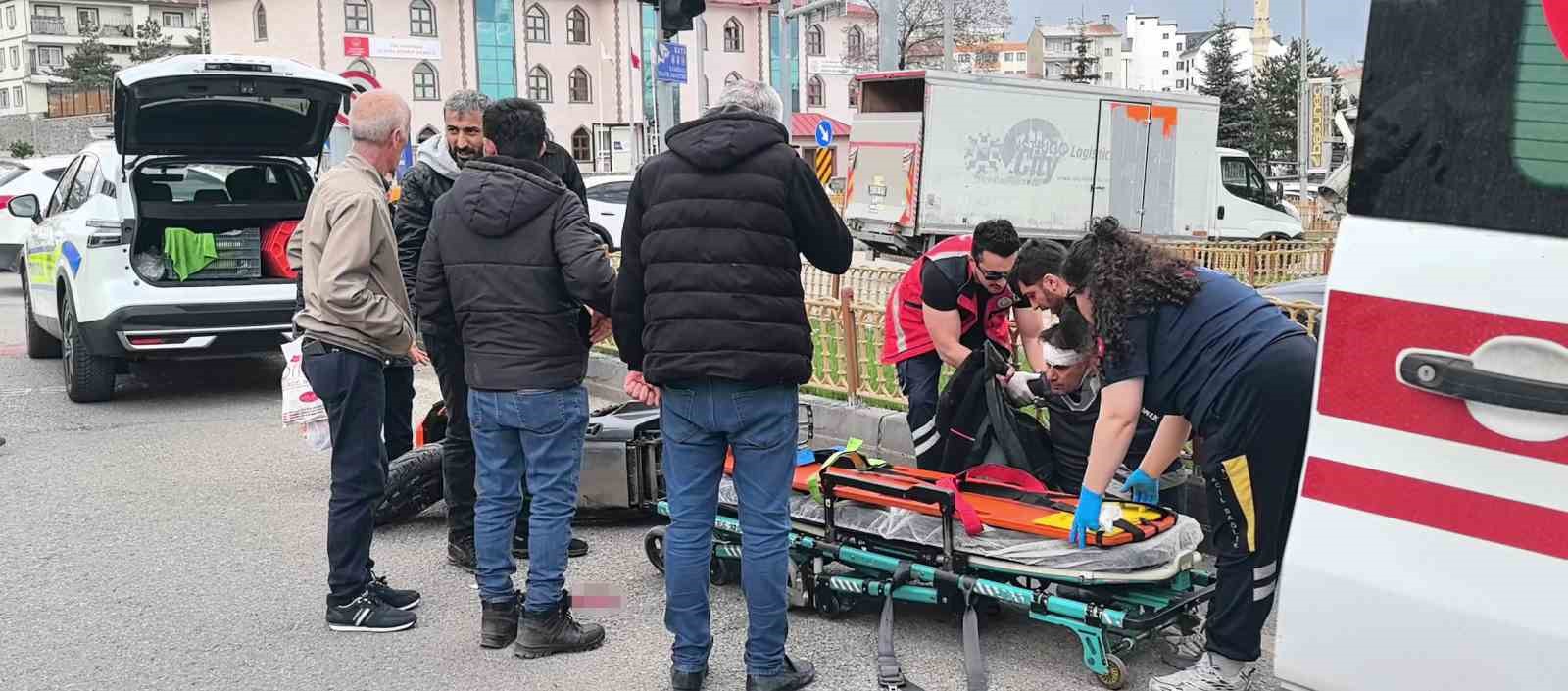 Erzurum’da otomobille çarpışan motosikletin sürücüsü yaralandı 5 erzurumda otomobille carpisan motosikletin surucusu yaralandi 1 spJOYzIG