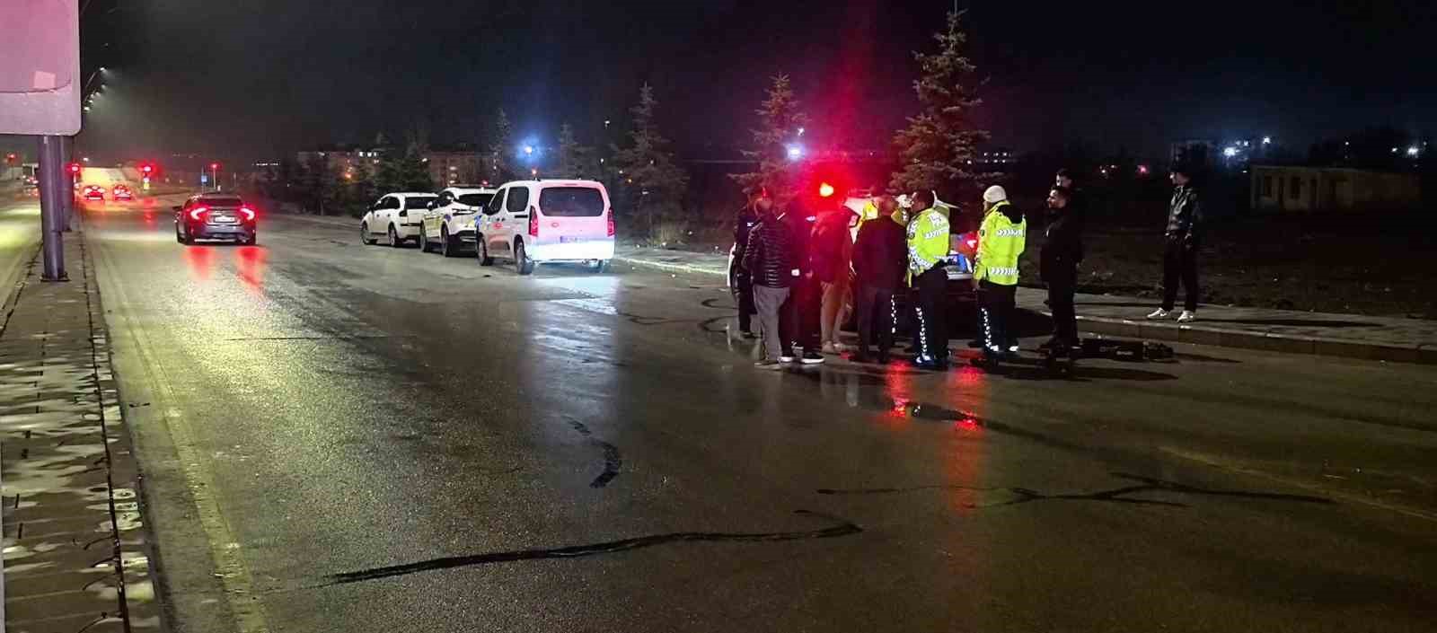 erzurumda scooter surucusune arac carpti 1 yarali 1 VDNRczO8