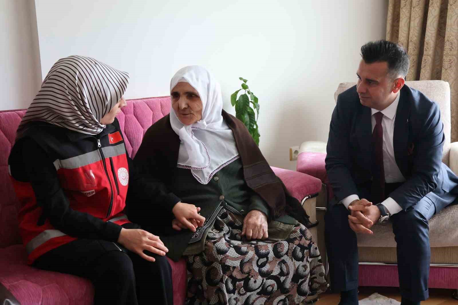 erzurumda sehit annesine anlamli bayram hediyesi 0 F2ErYljK