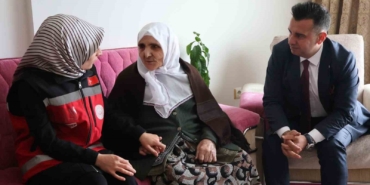 erzurumda-sehit-annesine-anlamli-bayram-hediyesi-RnFNcQfc.jpg