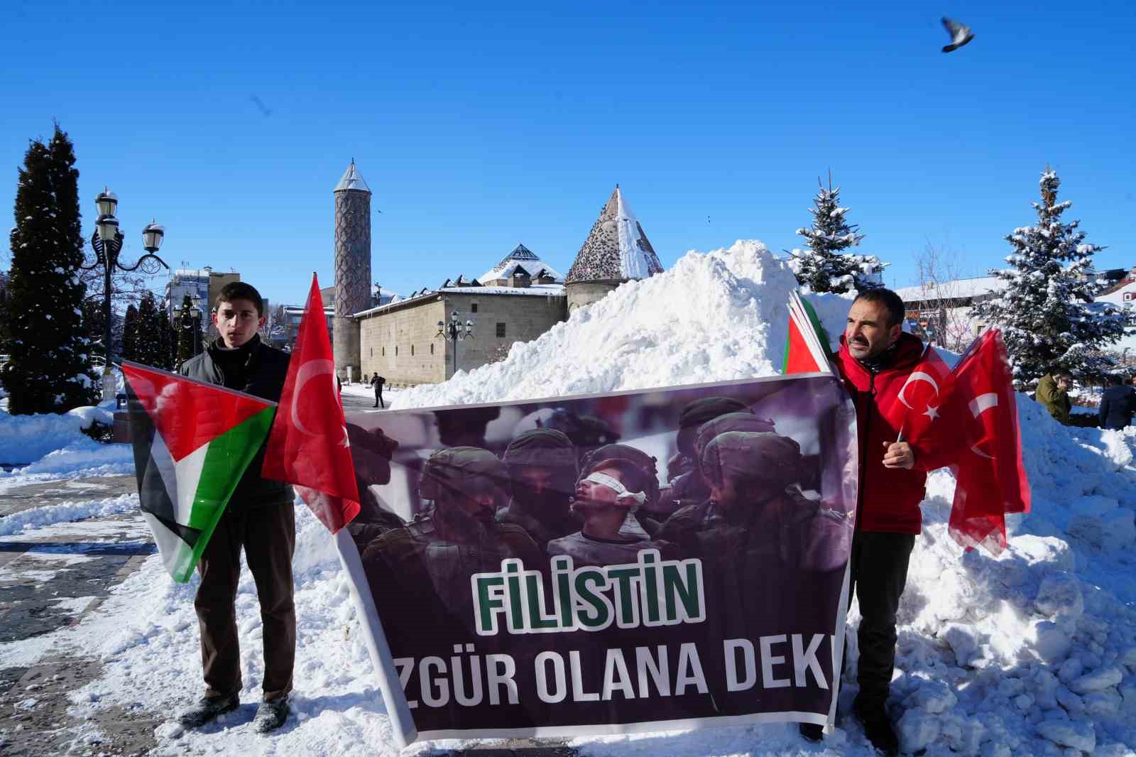 erzurumda sehitler icin giyabi cenaze namazi 1 Z2nM2eDb