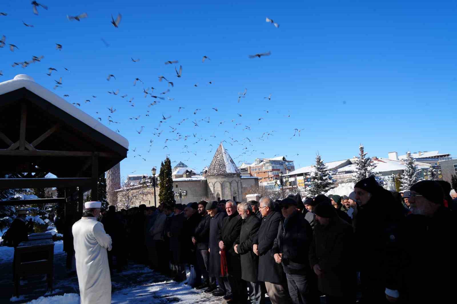 erzurumda sehitler icin giyabi cenaze namazi 2