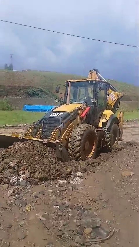 Erzurum’da sel felaketi: Taşkın duvarları yıkıldı, araziler sular altında kaldı 4 erzurumda sel felaketi taskin duvarlari yikildi araziler sular altinda kaldi 0 lJVnfgzL