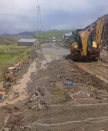 erzurumda-sel-felaketi-taskin-duvarlari-yikildi-araziler-sular-altinda-kaldi-5DM6yx5k.jpg