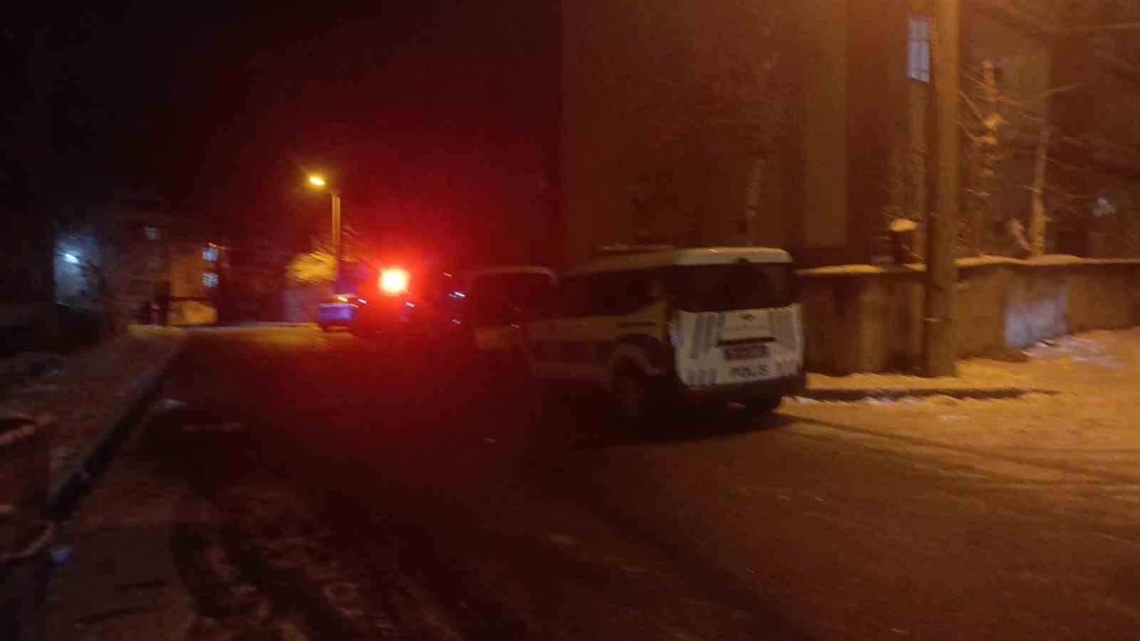 Erzurum’da silahlı saldırıya uğrayan şahıs hayatını kaybetti 4 erzurumda silahli saldiriya ugrayan sahis hayatini kaybetti 0 p6OdpjXr