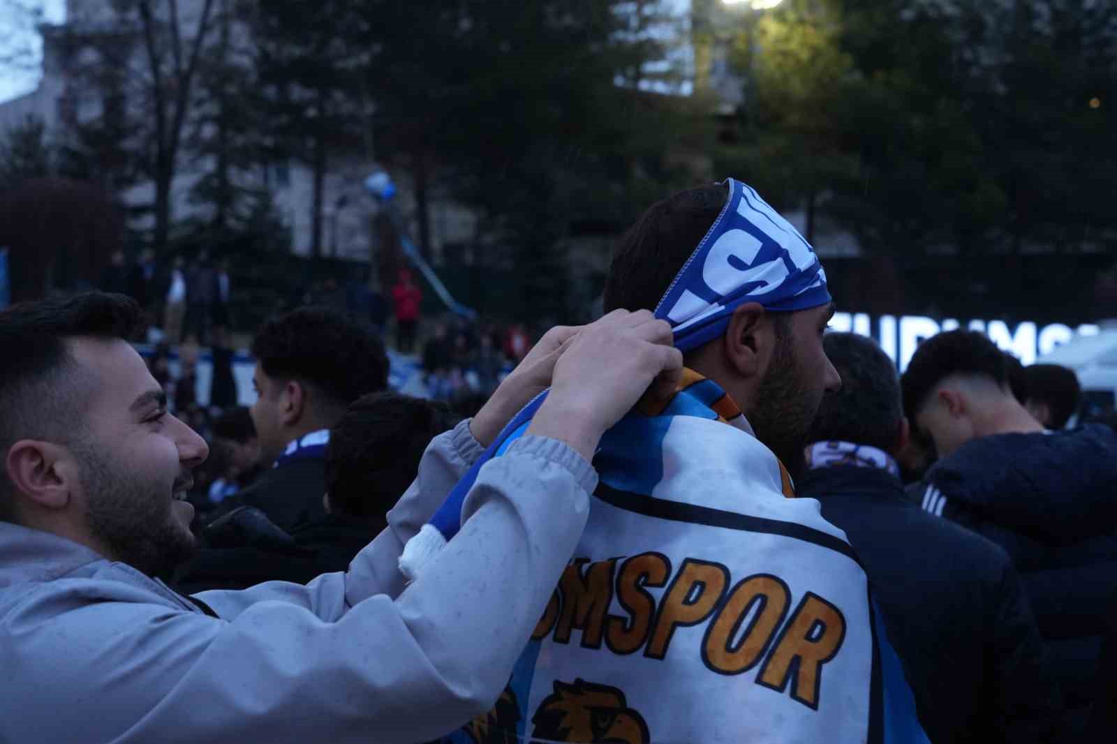 Erzurum’da Süper Lig coşkusu caddelere sığmadı 6 erzurumda super lig coskusu caddelere sigmadi 2 7ug7YAAp