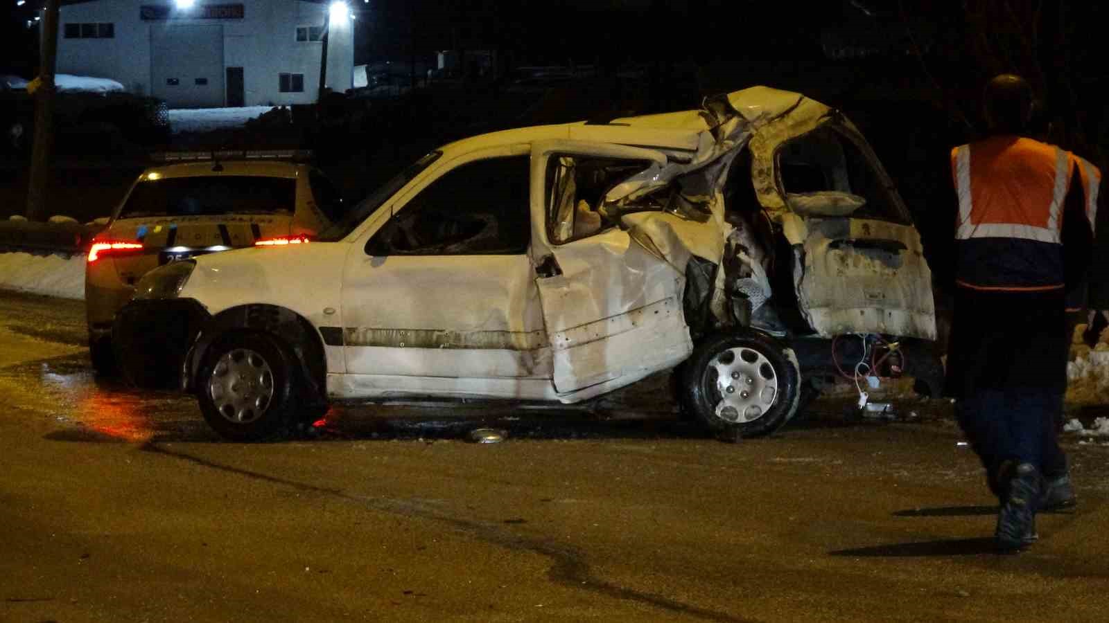 Erzurum’da trafik kazası: 2 yaralı 5 erzurumda trafik kazasi 2 yarali 1 wDkuaGjU