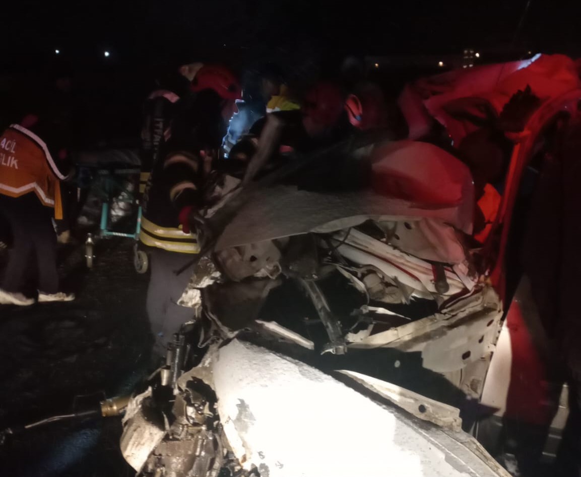 erzurumda trafik kazasi 4 olu 5 gDcDkrvz