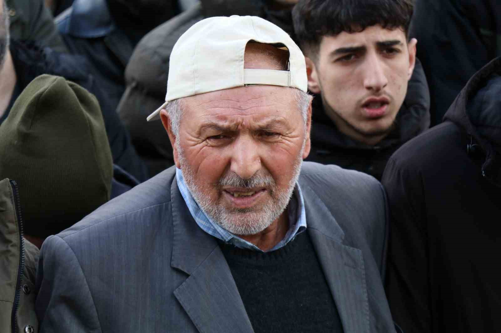 Erzurum’da trafik kazasında vefat eden iki kardeş ve bir arkadaşa hüzünlü veda 11 erzurumda trafik kazasinda vefat eden iki kardes ve bir arkadasa huzunlu veda 7 5UR7CDcr