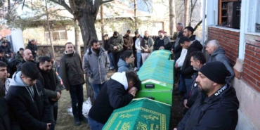 erzurumda-trafik-kazasinda-vefat-eden-iki-kardes-ve-bir-arkadasa-huzunlu-veda-tSctlGBL.jpg