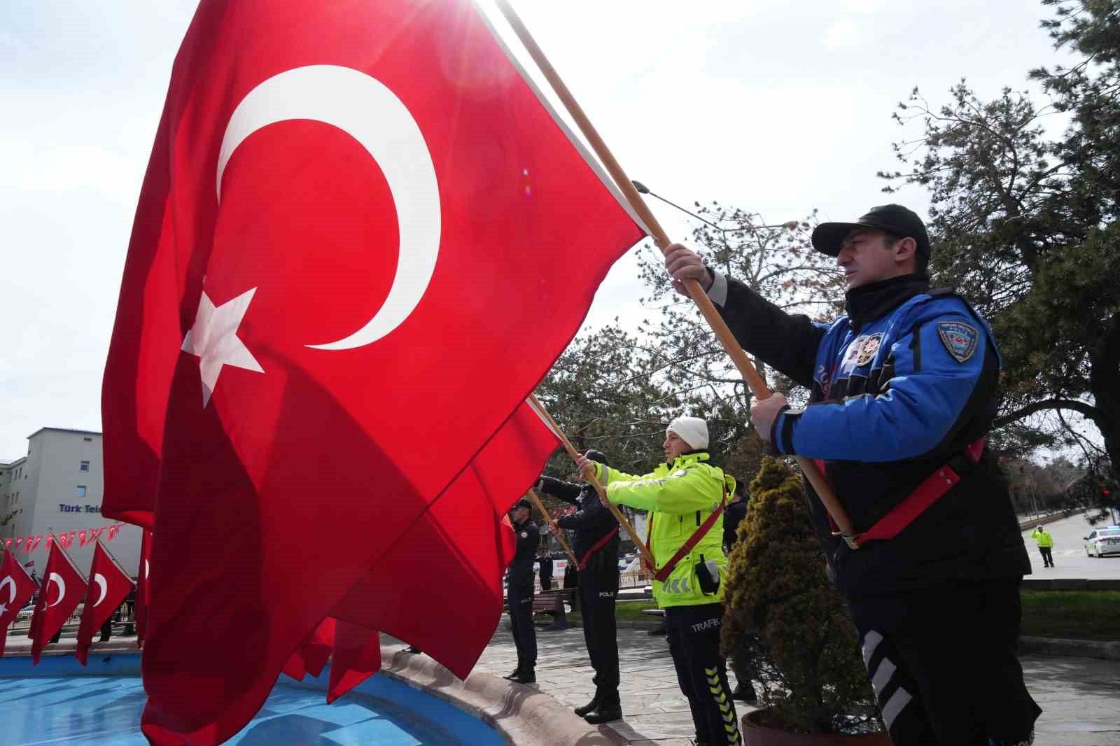 erzurumda turk polis teskilatinin 181 yil donumu coskusu 2 WSk9rGid