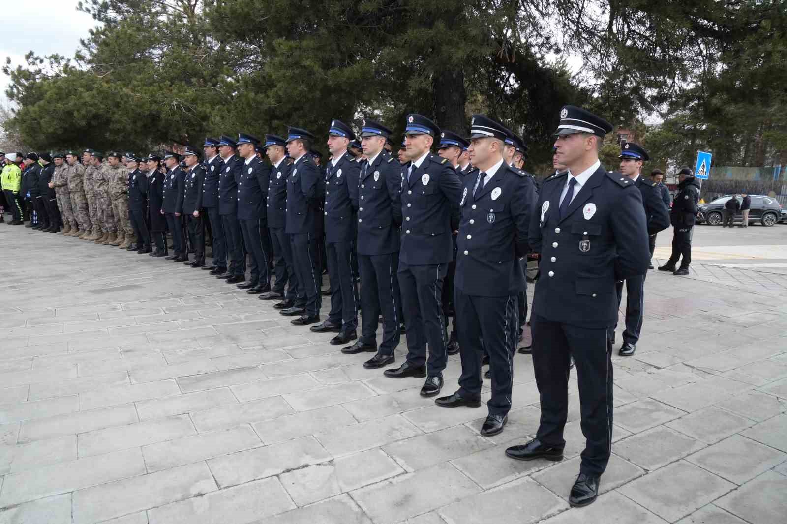 erzurumda turk polis teskilatinin 181 yil donumu coskusu 4 XkkhCY33
