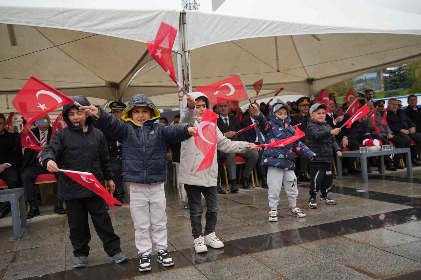 erzurumda yagmur 19 mayis coskusuna engel olamadi 6 WvsjjT9u