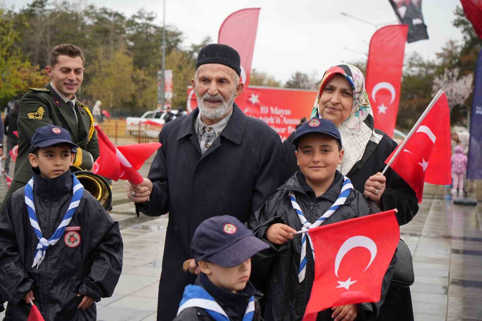 erzurumda yagmur 19 mayis coskusuna engel olamadi 7 UbwNfDjw