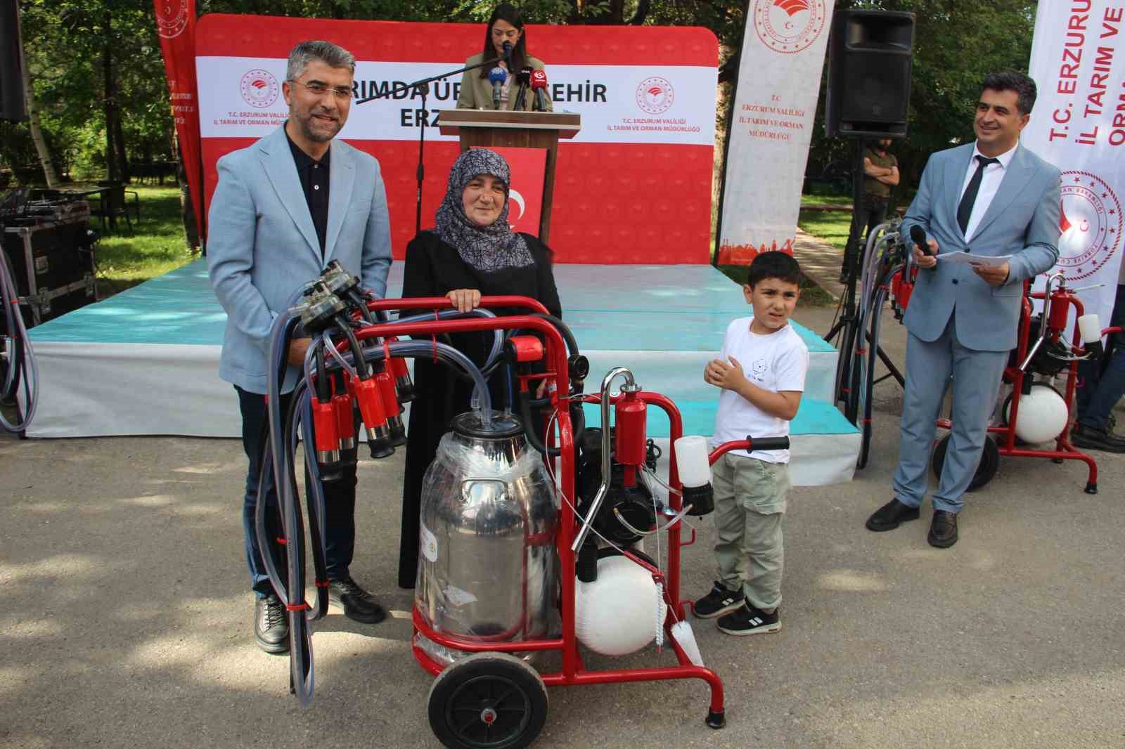 erzurumda yetistiricilere 288 sivat ve 120 sut sagim makinesi dagitildi 3 CUFsNVJl