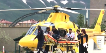 erzurumda-zamana-karsi-yaris-kalp-krizi-geciren-hasta-ambulans-helikopterle-hastaneye-yetistirildi-c4aKQbU3.jpg