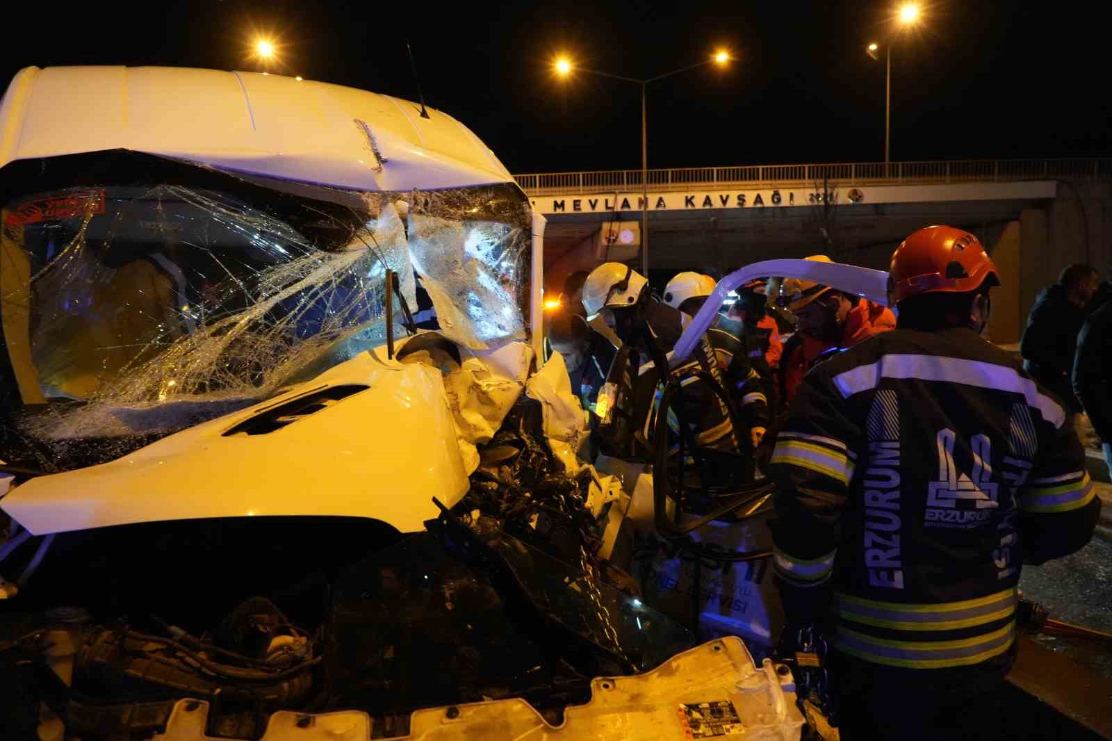 erzurumda zincirleme kaza 5 yarali 11 QfiJjY61