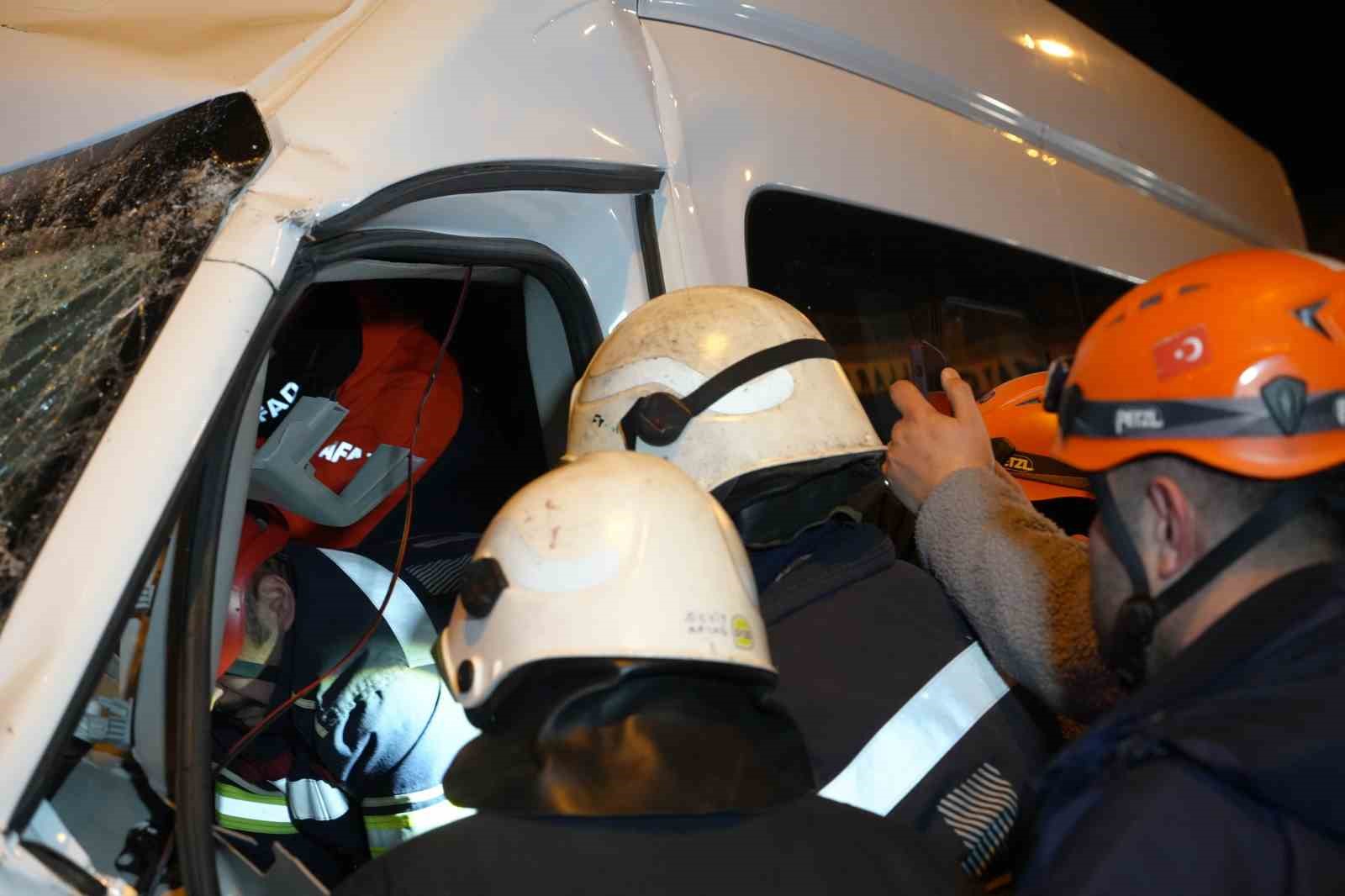 erzurumda zincirleme kaza 5 yarali 12 pEFpJM8l