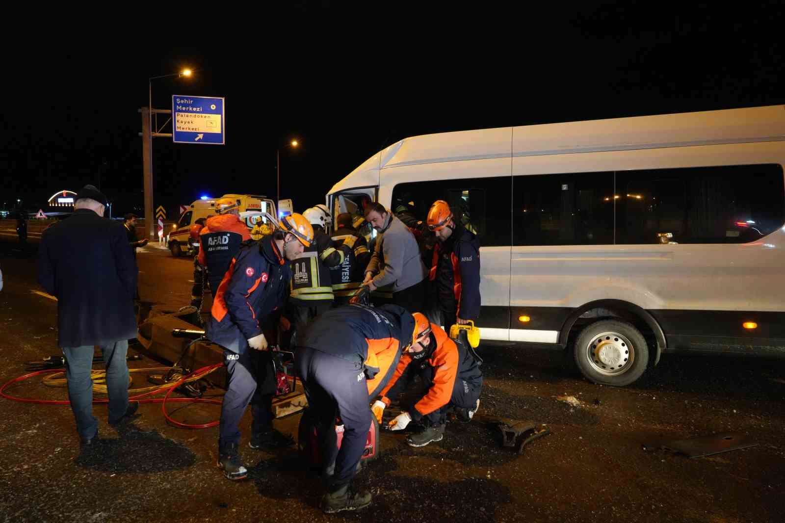 erzurumda zincirleme kaza 5 yarali 9 HMpmSvyV