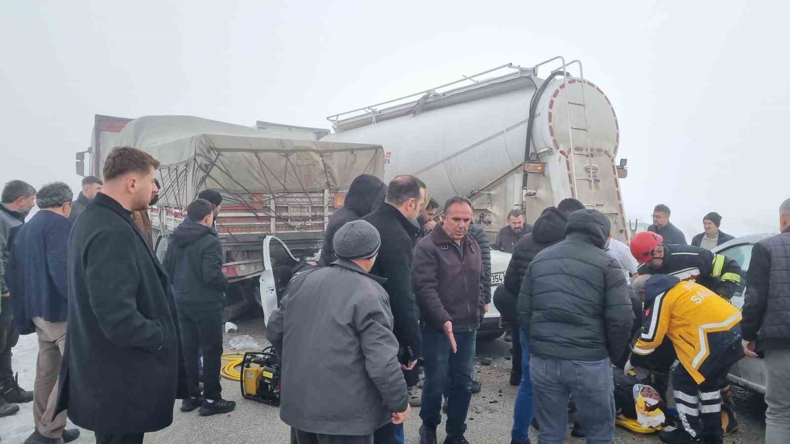 erzurumda zincirleme kazada can pazari yasandi 8 agir yarali 4