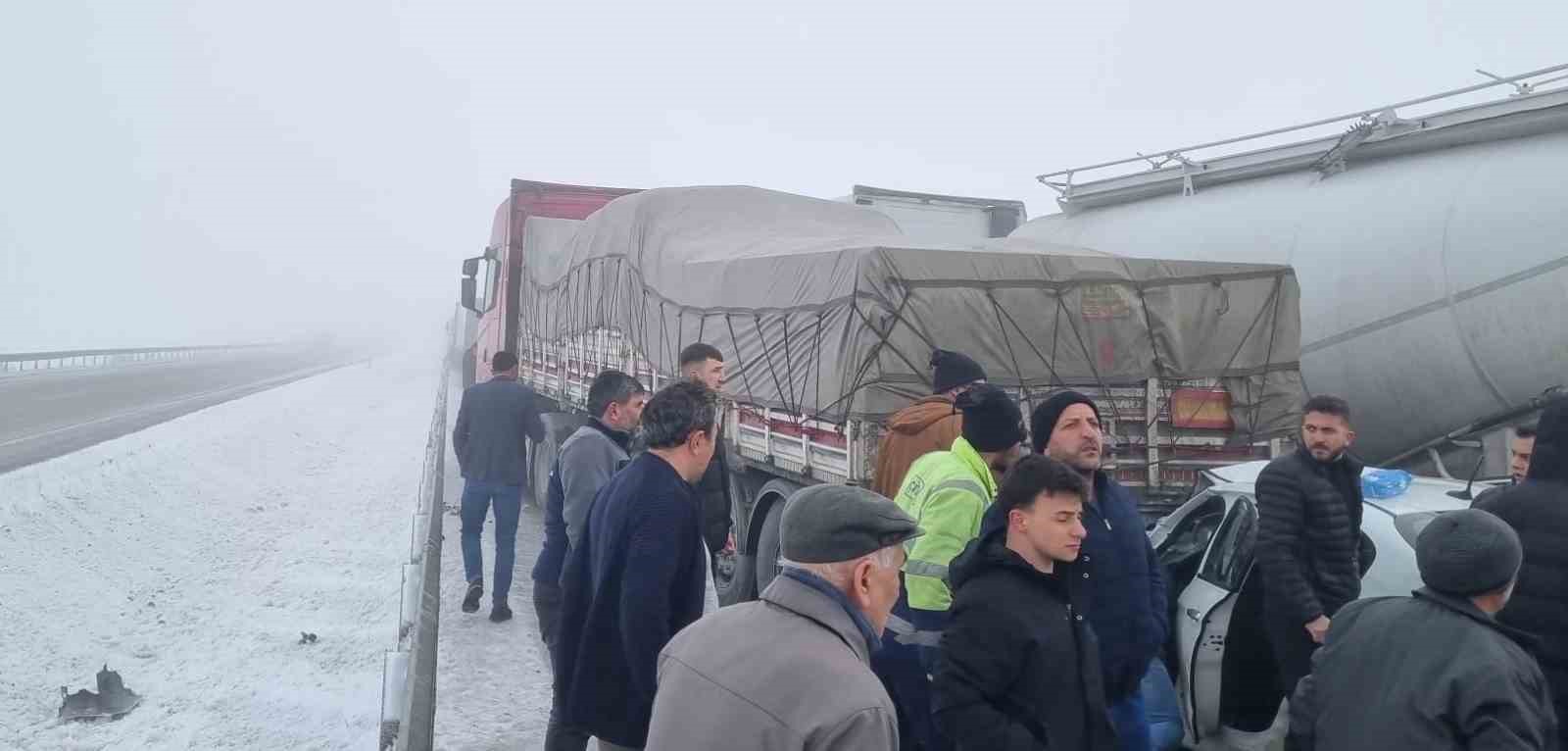 erzurumda zincirleme kazada can pazari yasandi 8 agir yarali 9 See8pvJW