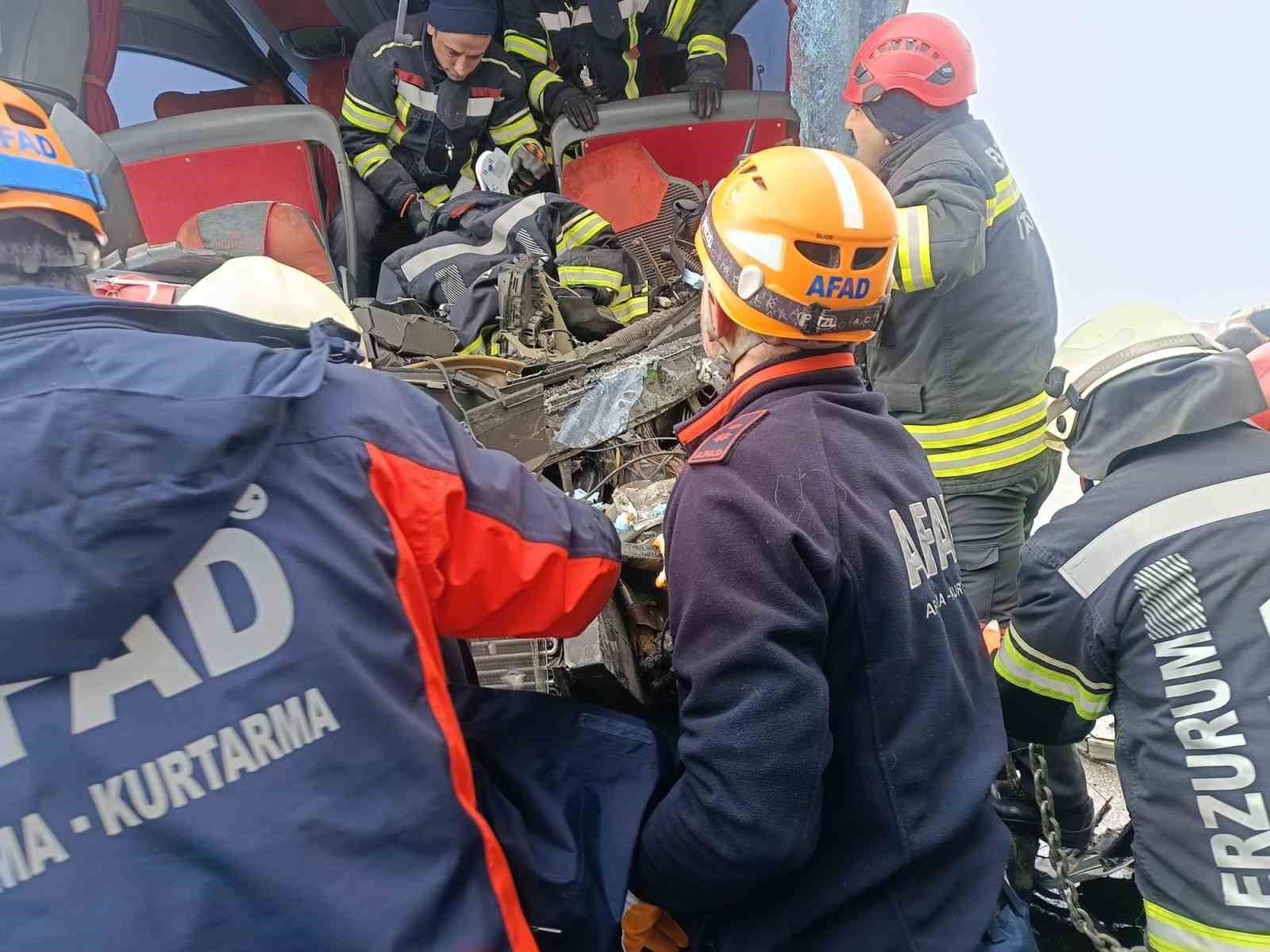 erzurumda zincirleme trafik kazasi 20 yarali 0 PPtAVNSa
