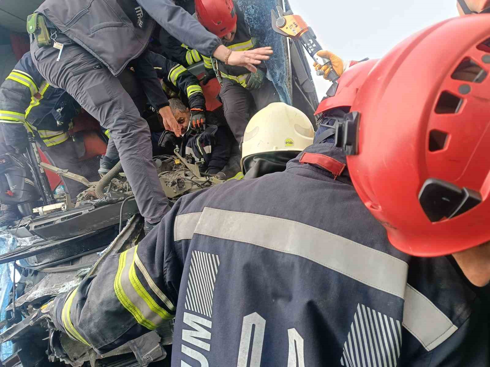 erzurumda zincirleme trafik kazasi 20 yarali 1 ZBtBjjNA