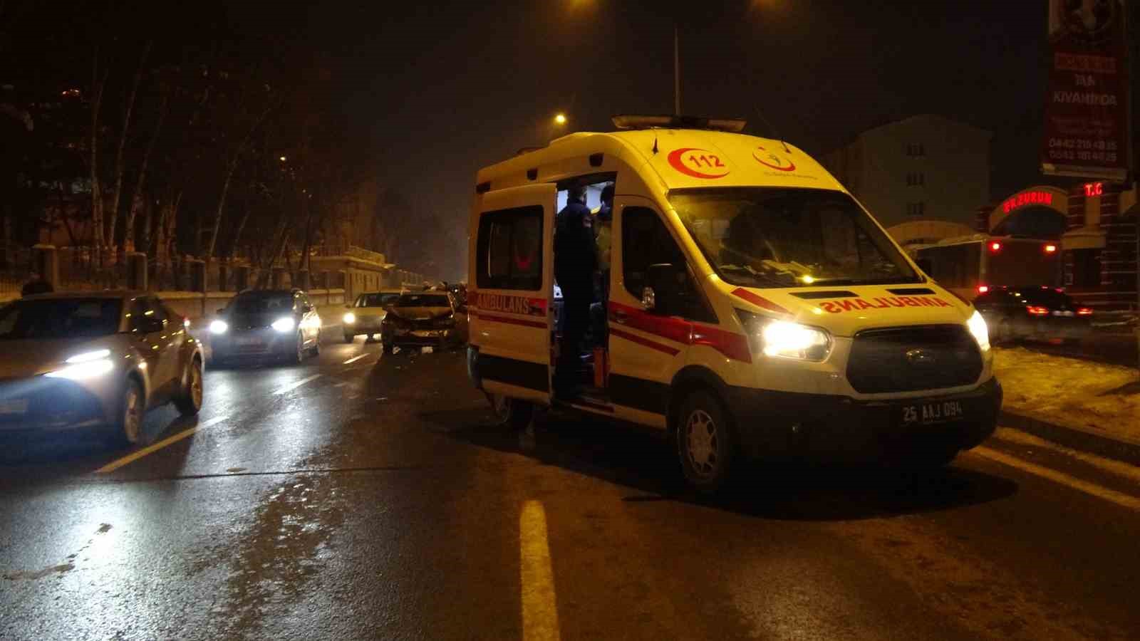 erzurumda zincirleme trafik kazasi 3 yarali 3 9weccGKD