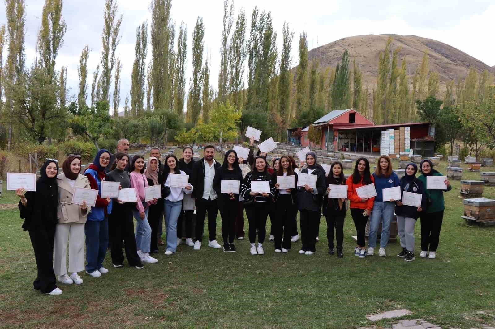 erzurumlu gencler organik ariciligi ogrendi 3 nFDGhIBd
