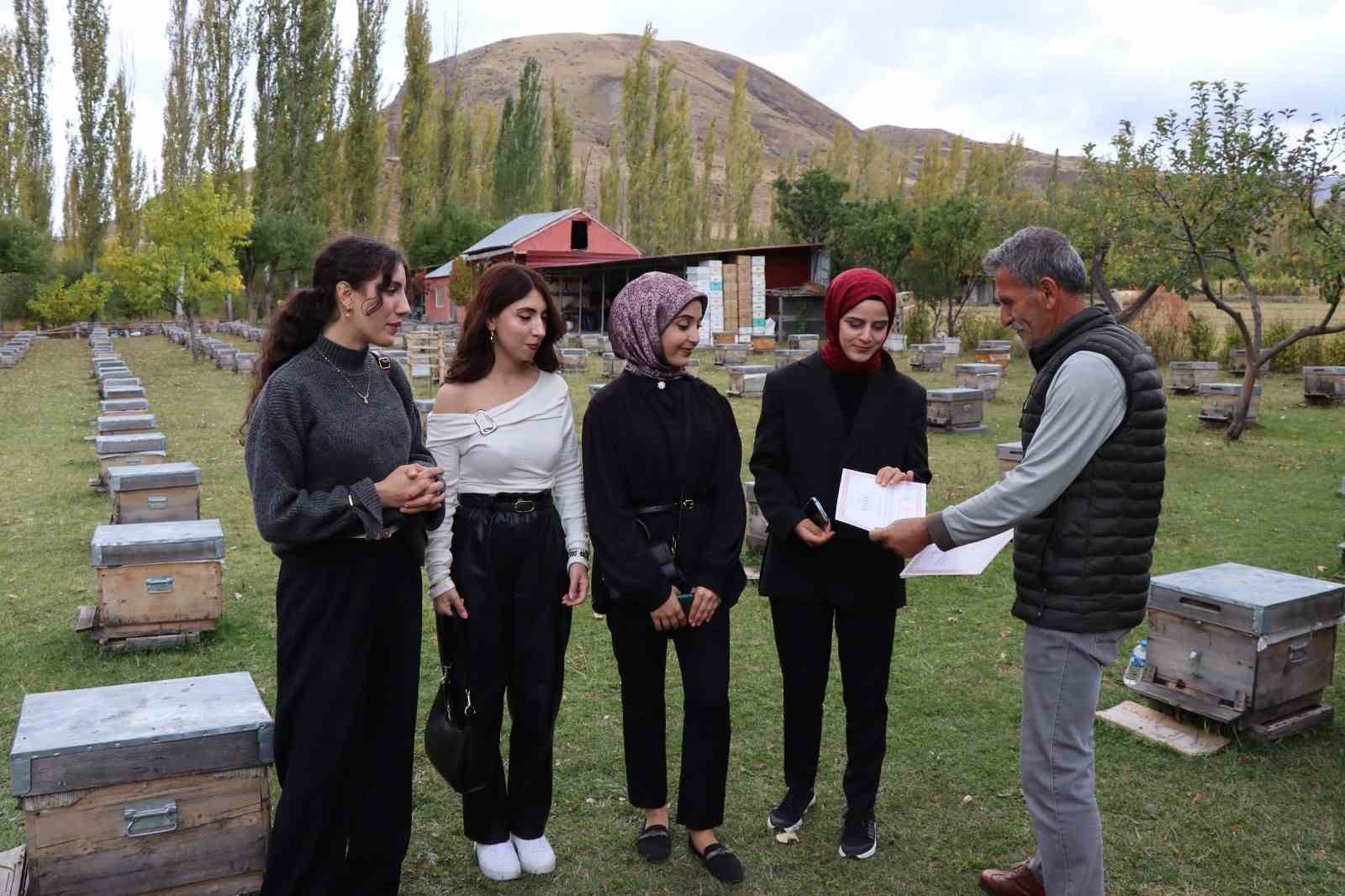 erzurumlu gencler organik ariciligi ogrendi 5 9qQXQFXz