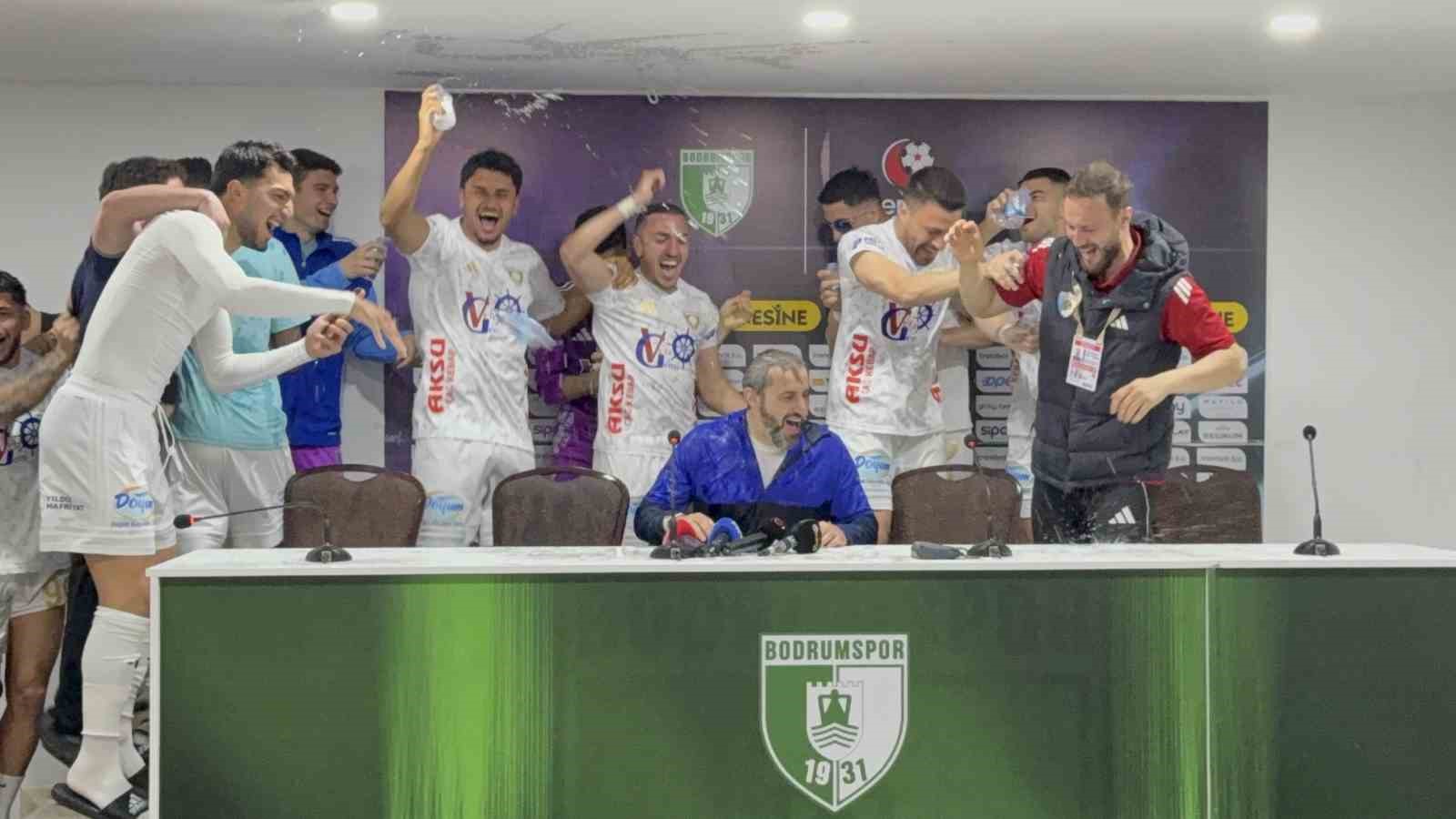 erzurumspor fk oyunculari basin toplantisini basip kutlama yapti 2 vVbE1Ey2