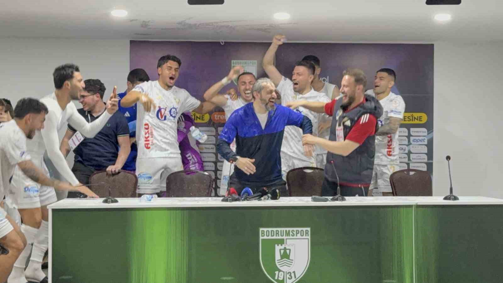erzurumspor fk oyunculari basin toplantisini basip kutlama yapti 3 Sfs1Fmn5