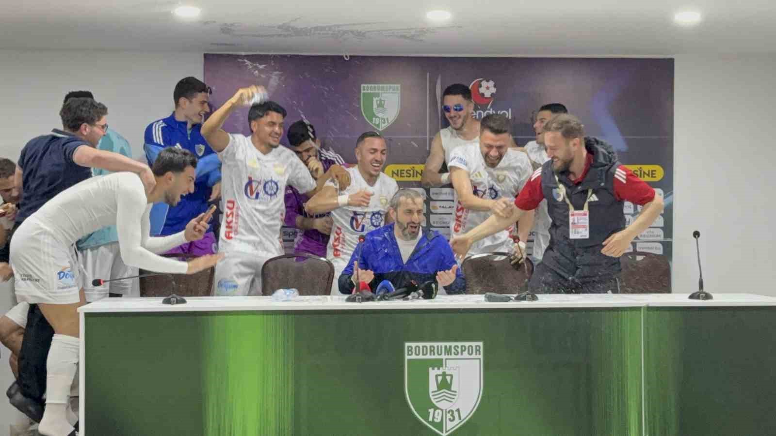erzurumspor fk oyunculari basin toplantisini basip kutlama yapti 4 ULhHckJa
