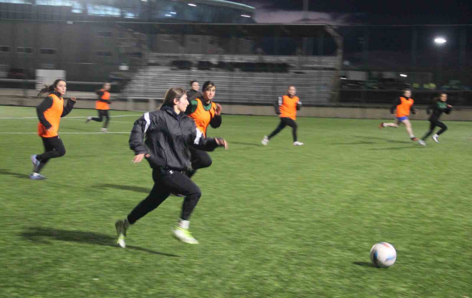 erzurumun ilk kadin futbol takimi ilk profesyonel macina cikiyor 0 OR3k4AH1