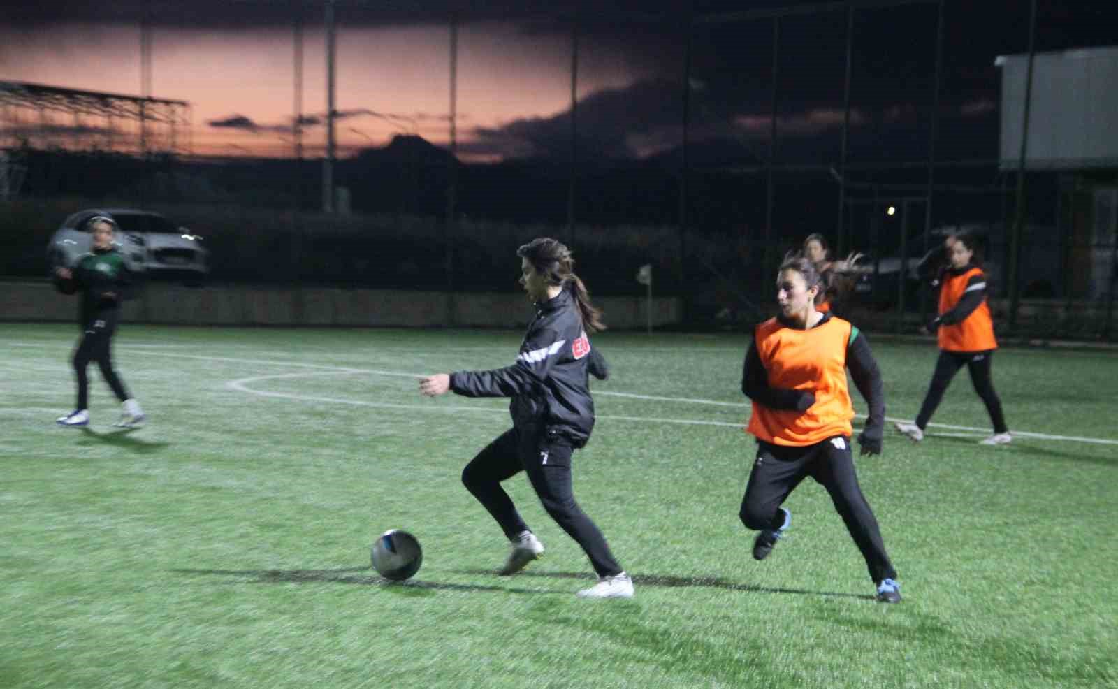 erzurumun ilk kadin futbol takimi ilk profesyonel macina cikiyor 7 8WGqdmVO