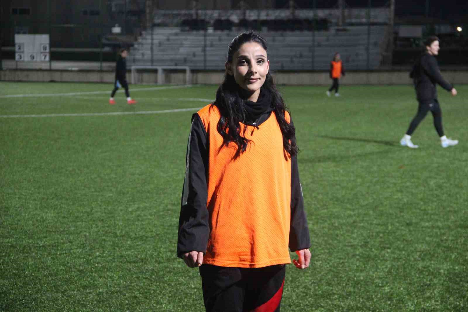erzurumun ilk kadin futbol takimi ilk profesyonel macina cikiyor 8 ts4BTizy