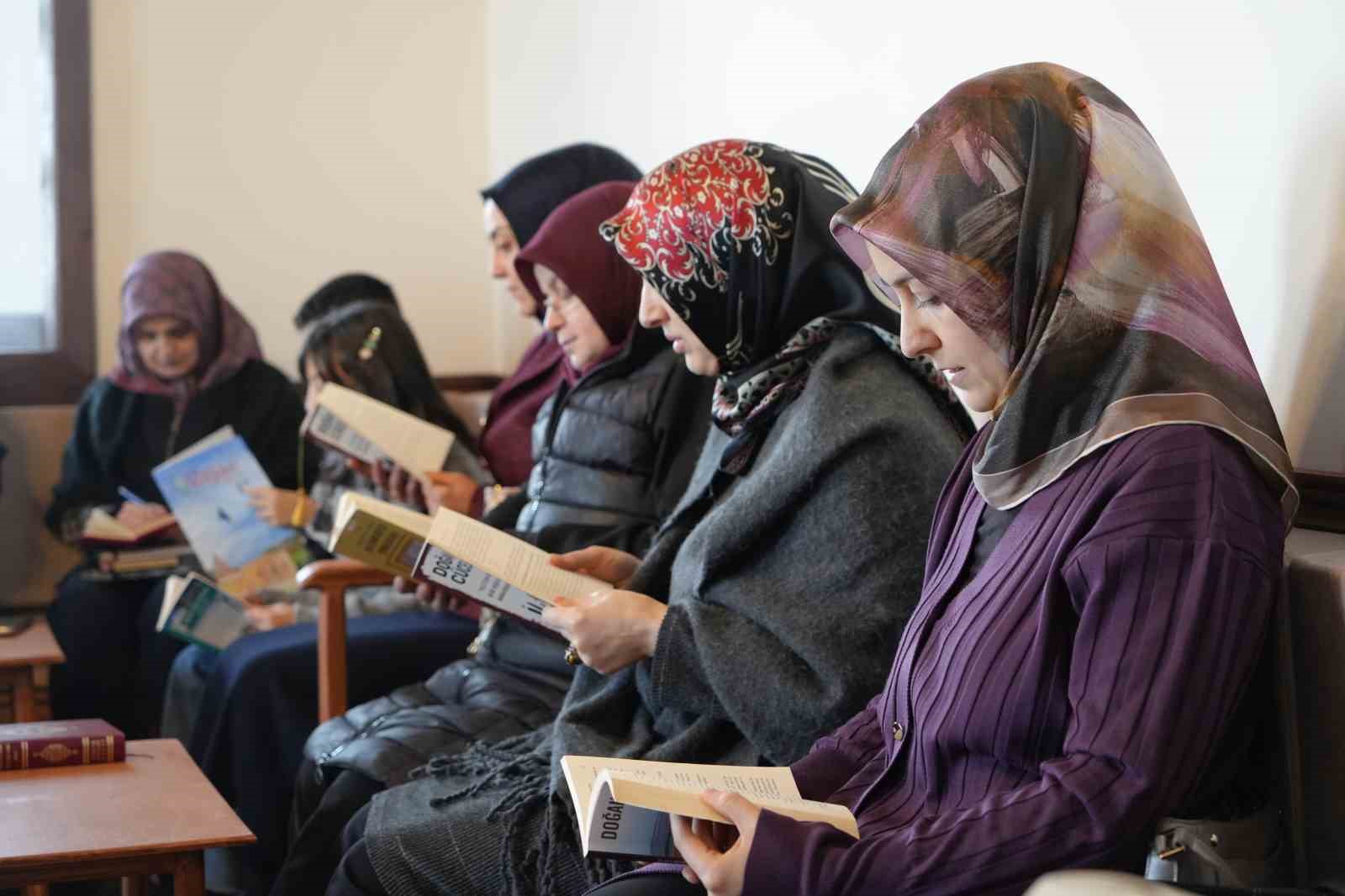 Erzurum’un kitap kurdu ev hanımları: Martin Eden’i de okuyorlar İlber Ortaylı’yı da 5 erzurumun kitap kurdu ev hanimlari martin edeni de okuyorlar ilber ortayliyi da 1 mVnk5U3A