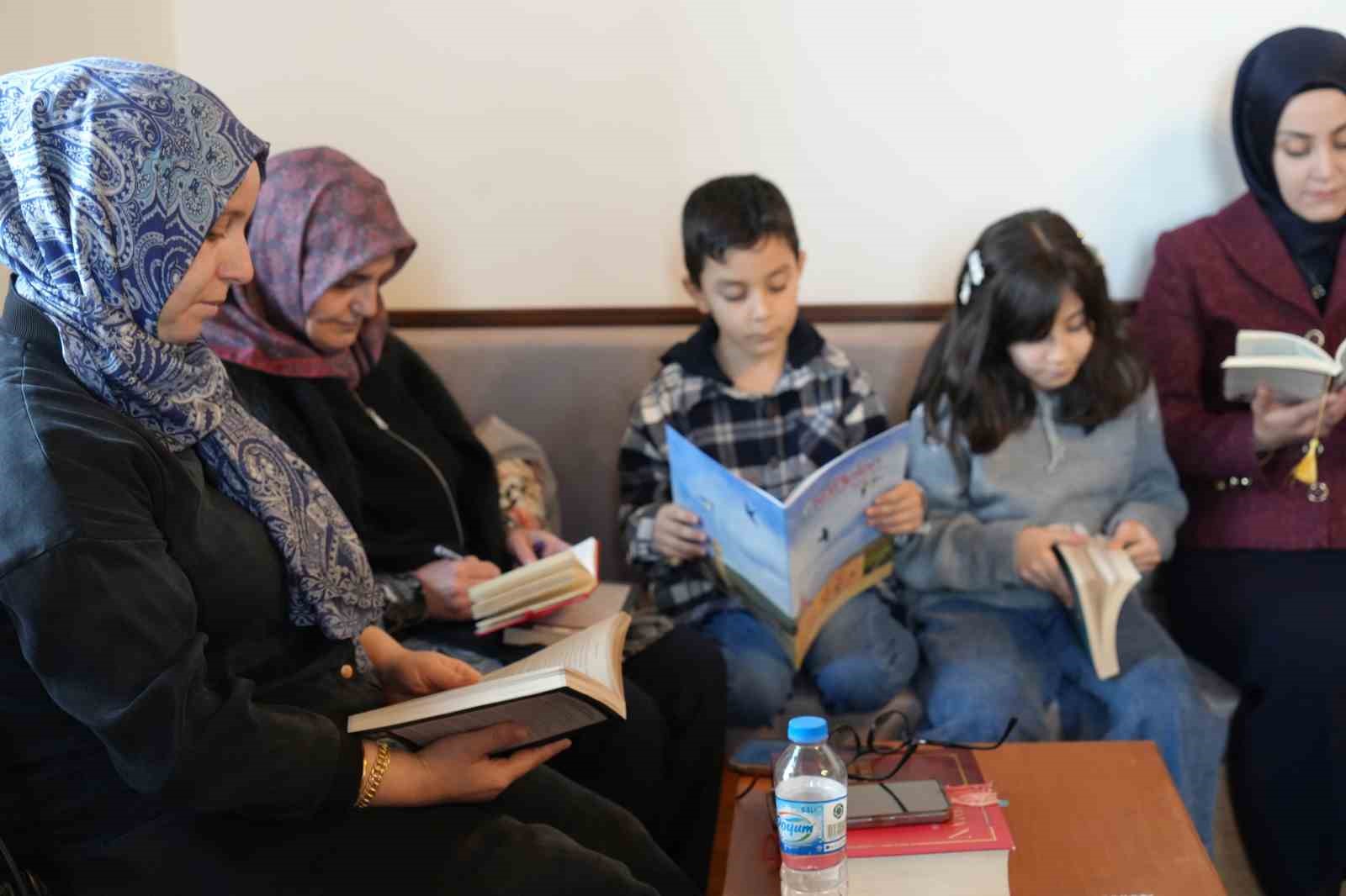 Erzurum’un kitap kurdu ev hanımları: Martin Eden’i de okuyorlar İlber Ortaylı’yı da 6 erzurumun kitap kurdu ev hanimlari martin edeni de okuyorlar ilber ortayliyi da 2 su3XNhve