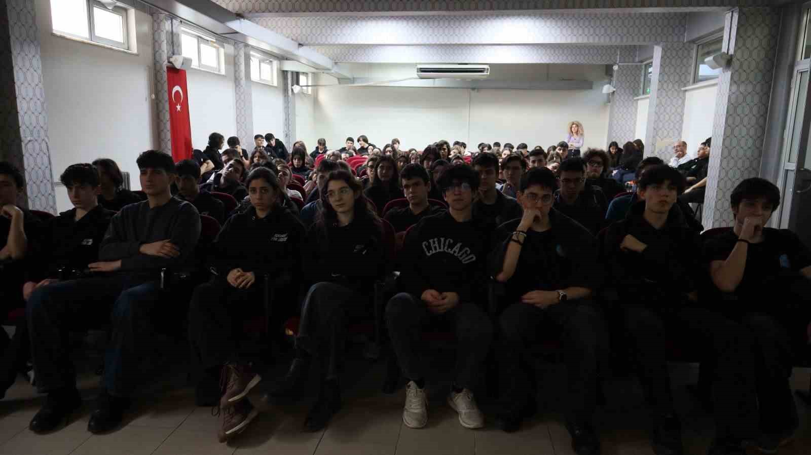 esa muhendisi kocaelili ogrencilerle bulustu uzay calismalari ve kariyer firsatlari anlatildi 2 EYcB5A1Y