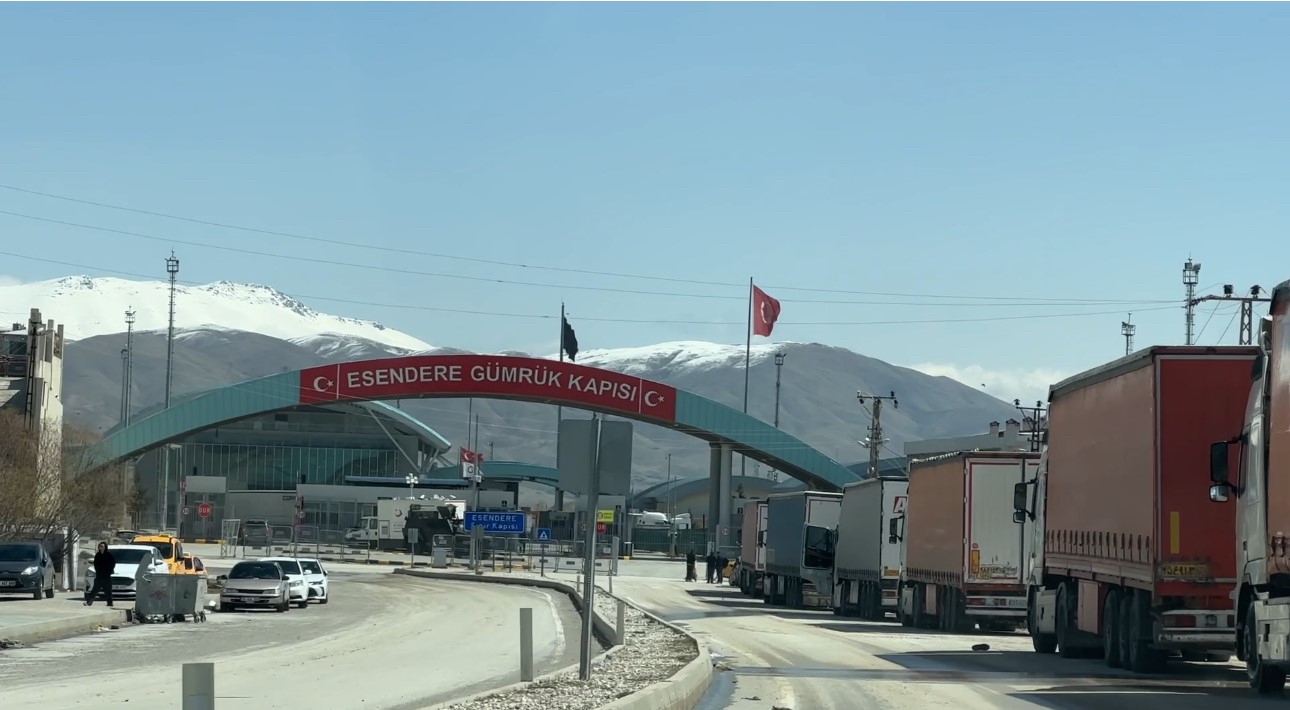 esendere sinir kapisinda guvenli gecis mesaisi suruyor 1